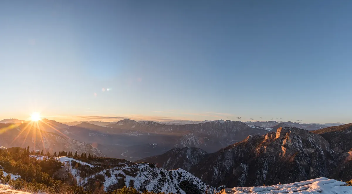 Tramonto sulle montagne dell'Alpe Cimbra