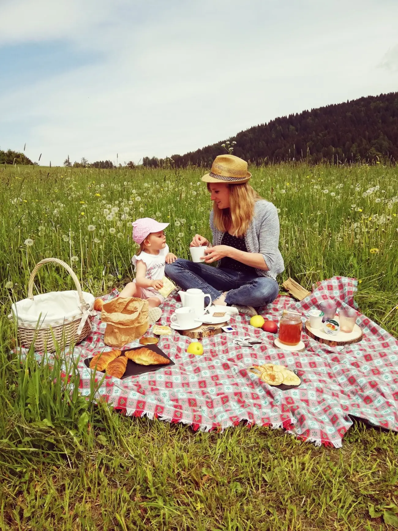 Colazione pic-nic nel prato