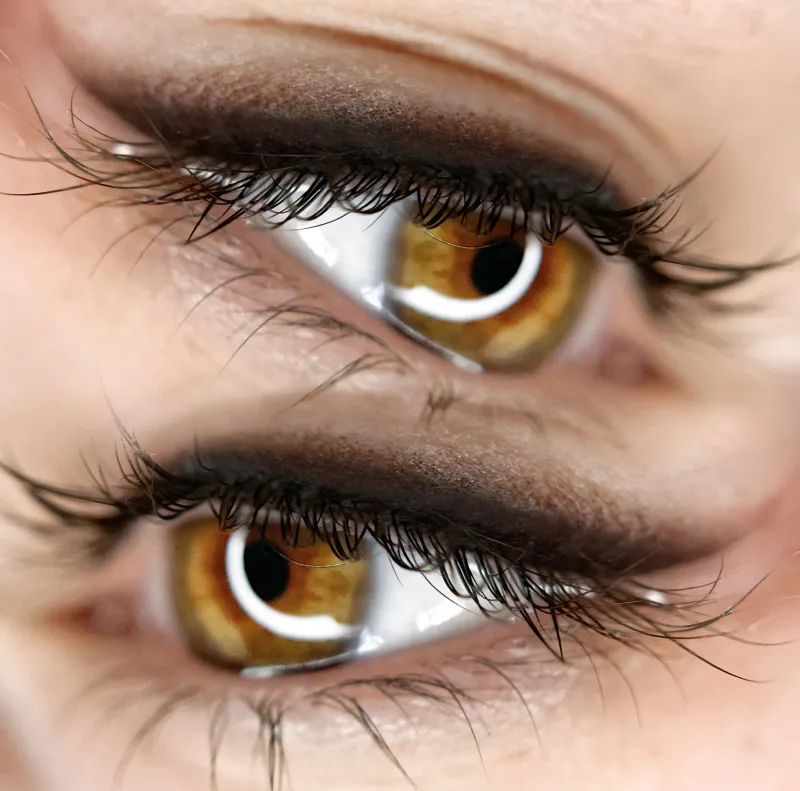Eyeliner in dermopigmentazione, in primo piano